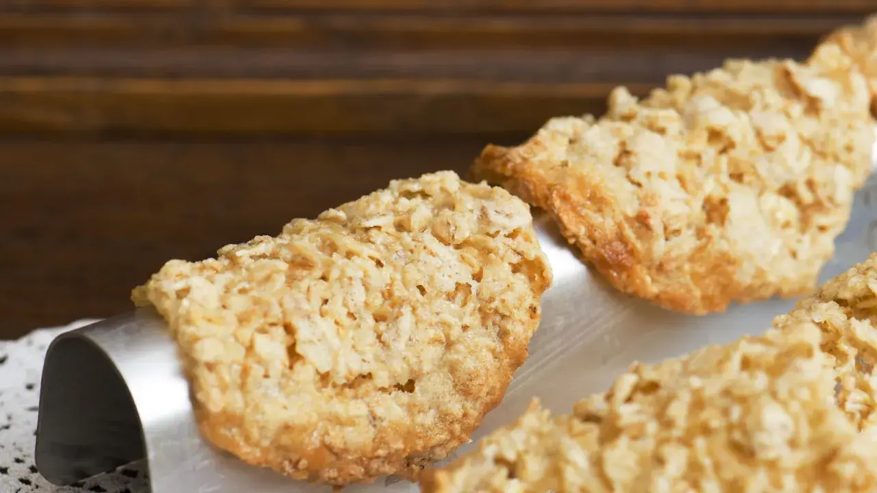 Krispiga havreflarn, perfekta för fikat. Ett enkelt havreflarn recept som alla kan lyckas med.