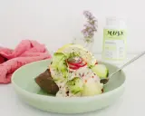 En läcker bakad potatis med krämig topping, gurka, rädisor och citron. En perfekt fodmap-vänlig måltid.