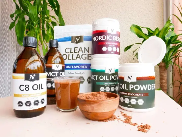 Flera produkter för en hälsosam livsstil, inklusive C8 MCT-olja, kollagen och MCT-oljepulver i smakerna Nordic Berry och Creamy Chocolate.